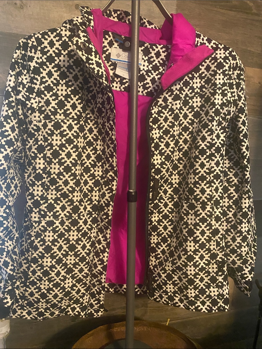 Columbia  girls  Black & White Geometric Ski Jacket with Fuchsia Lining